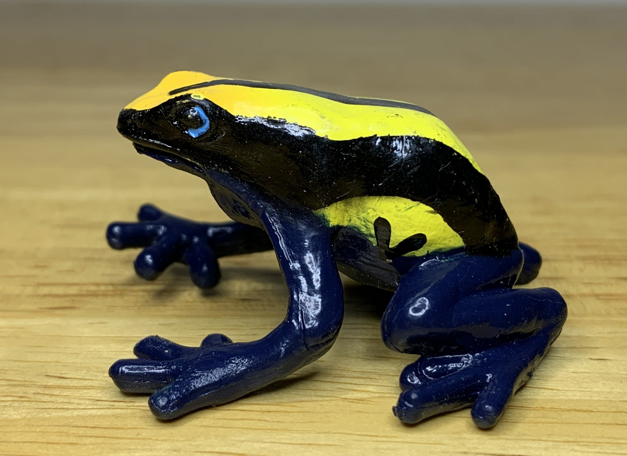 You are currently viewing Dyeing Poison Dart Frog (Baltimore Aquarium Poison Dart Frogs/Frogs of the Rainforest by Safari Ltd.)